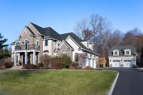 8 Kopac Ln, Orangetown, NY 10964