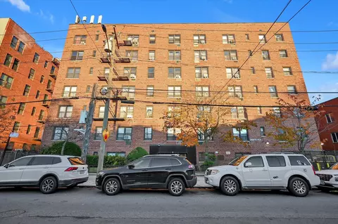 1040 Neilson St #1J, New York, NY 11691