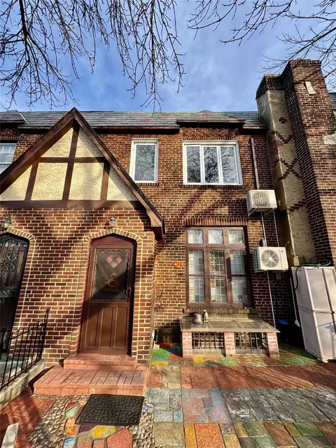 40-19 172, New York, NY 11358
