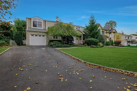 61 Argyle Rd, North Hempstead, NY 11507
