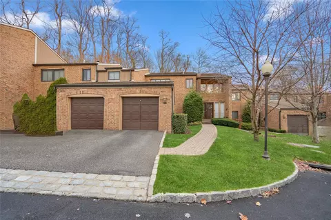 72 Windsor #72, North Hempstead, NY 11040