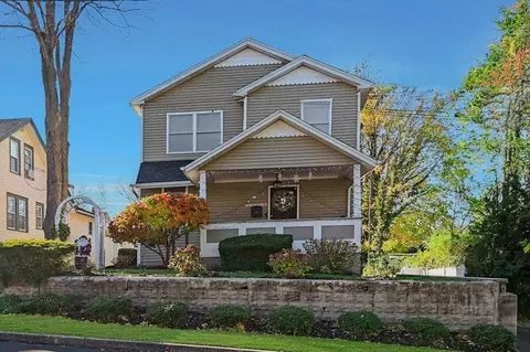 81 Bayberry Dr, Huntington, NY 11743
