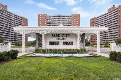 61-35 98th St N #10M, Rego Park, NY 11374