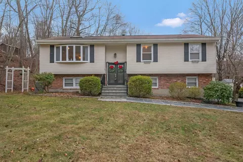 23 Boswell Rd, Putnam Valley, NY 10579