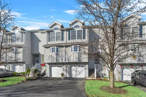 3007 Patrick Henry Ct, New Windsor, NY 12553