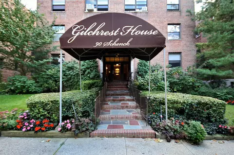 90 Schenck Ave #1C, North Hempstead, NY 11021