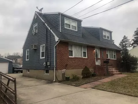 998 E Old Britton Rd, North Bellmore, NY 11710