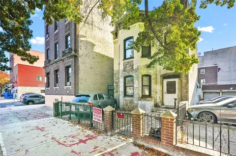 31-14 31 Ave, New York, NY 11106