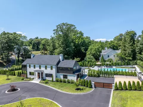 1 Preston St, Huntington, NY 11743