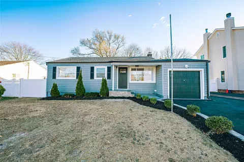 84 Dollard Dr, North Babylon, NY 11703