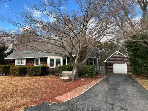 89 Harvard Ave, Smithtown, NY 11787
