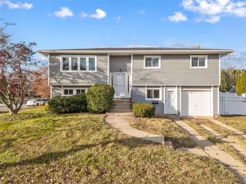 181 Haypath Rd, Old Bethpage, NY 11804