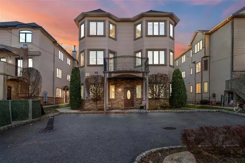 71 Decatur Ave #311, Ramapo, NY 10977