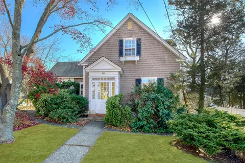 33 Doyer Ave, White Plains, NY 10605