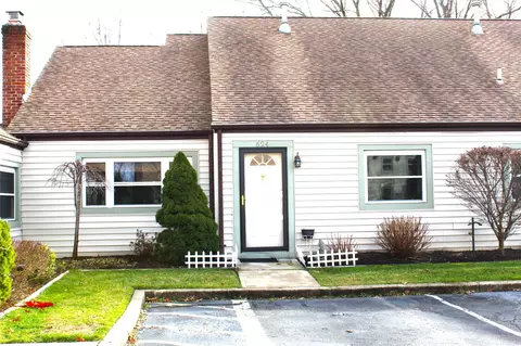 624 Lake Ct #624, Middle Island, NY 11953