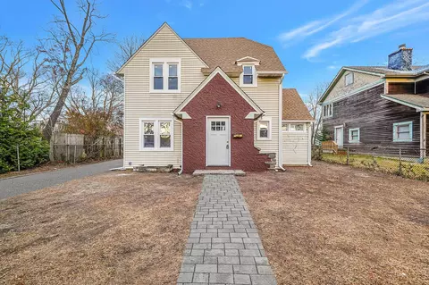 410 Fishel Ave, Riverhead, NY 11901