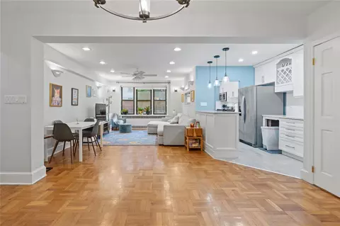 6740 Yellowstone Blvd #2H, Forest Hills, NY 11375