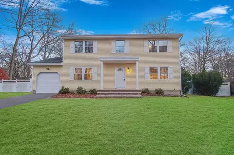 8 Springbriar Ln, Centereach, NY 11720
