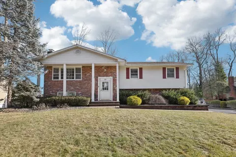 87 Joan Dr, Clarkstown, NY 10956