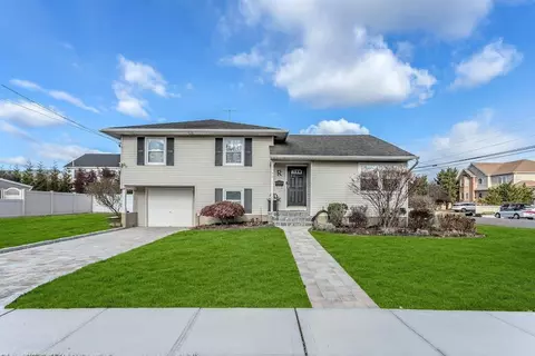 2149 Shoreham Way, Merrick, NY 11566