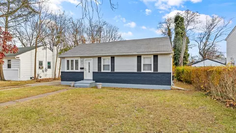 14 Locust Ave, Wheatley Heights, NY 11798