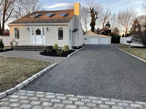 51 Willow St, Sayville, NY 11782