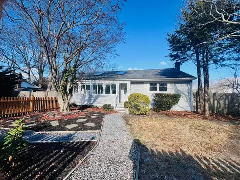 85 Pine Rd, Mastic Beach, NY 11951