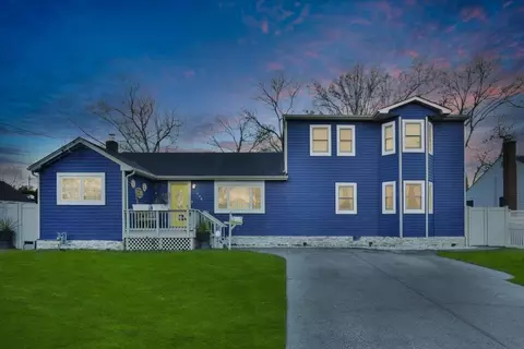180 Mckinley St, Massapequa Park, NY 11762