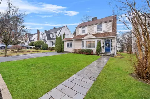 99 Grandview Ave, White Plains, NY 10605