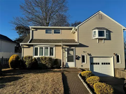 25 Rutland Rd, Massapequa, NY 11758