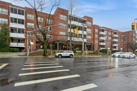 1 Kensington Gate #314, North Hempstead, NY 11021