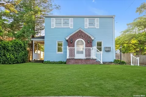 23 Post St, Glen Head, NY 11545