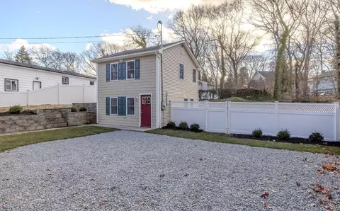 10 Port Washington Rd, Sound Beach, NY 11789