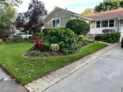 116 Strathmore St, Valley Stream, NY 11581
