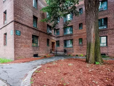 1725 Purdy St #7C, New York, NY 10462