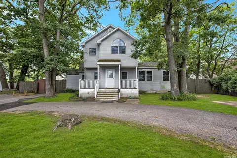 266 Bay Shore Rd, North Babylon, NY 11703