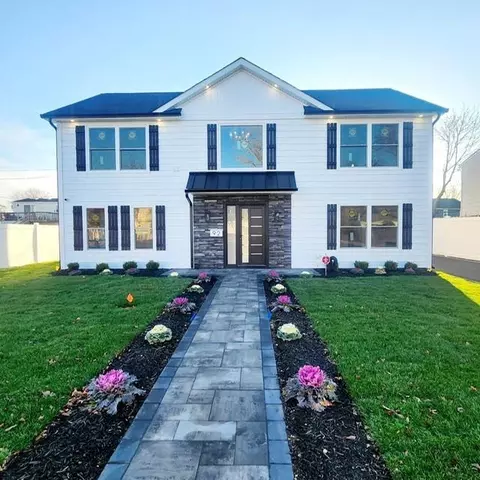 92 Butternut Ln, Levittown, NY 11756