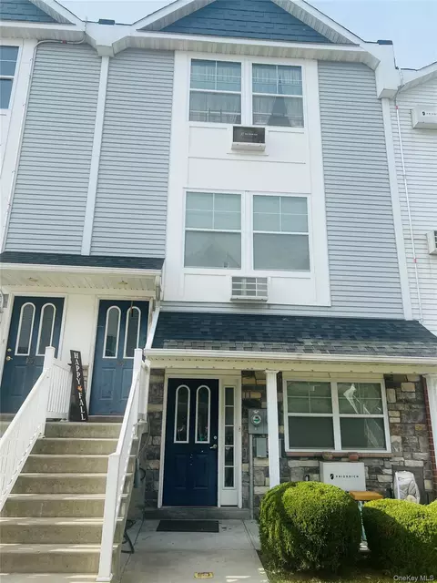 109 Dolphin Ct, New York, NY 10473