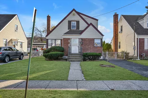1516 Washington Ave, New Hyde Park, NY 11040
