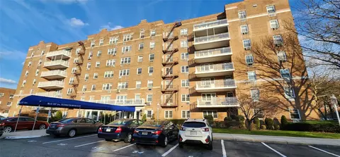 86-11 151st Ave #4N, New York, NY 11414