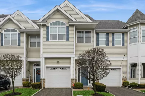 132 Jackie Ct, Patchogue, NY 11772