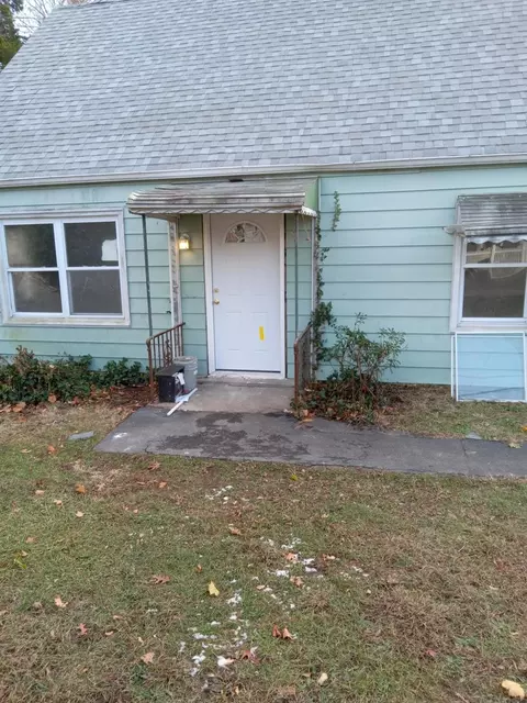 8 Anne, Central Islip, NY 11722