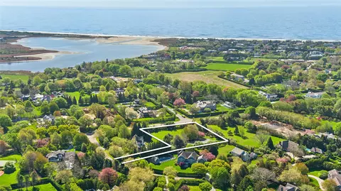 33 Bridgefield, Southampton, NY photo 1