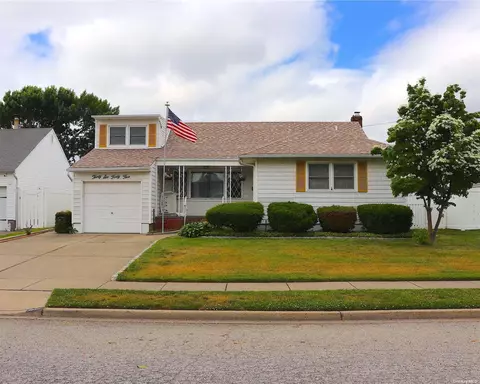 3645 Farmranch Rd S, Bethpage, NY 11714