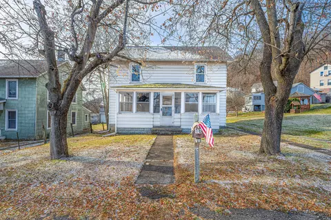 16 Maple St, Catskill, NY 12414