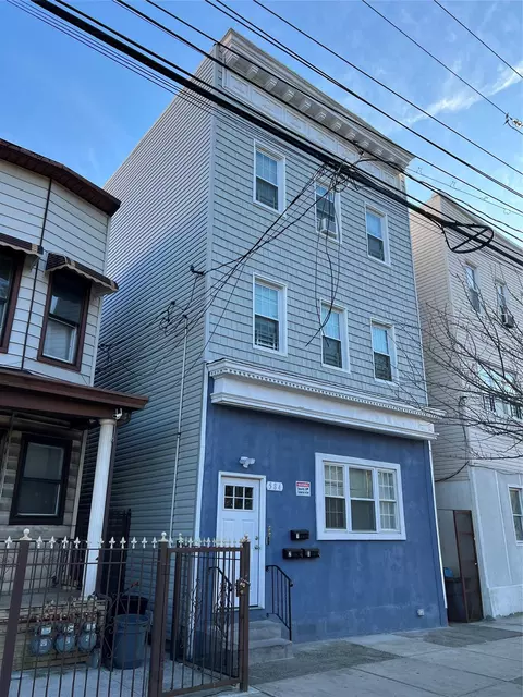 584 Morris Park Ave, New York, NY 10460