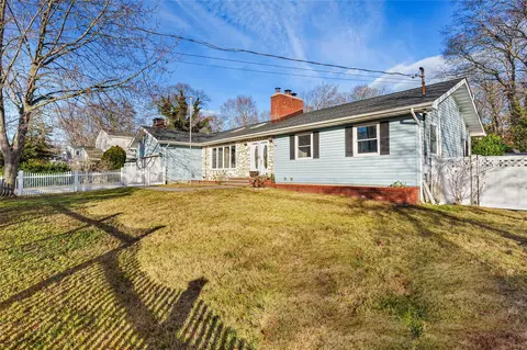 105 Halesite, Sound Beach, NY 11789