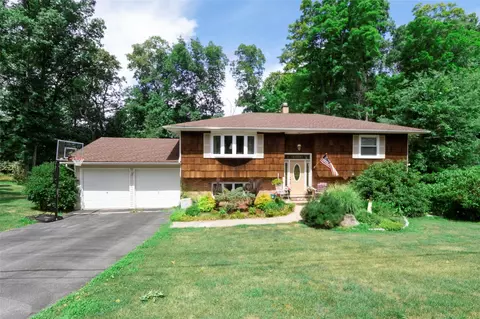 92 Pickerel Rd, Monroe, NY 10950