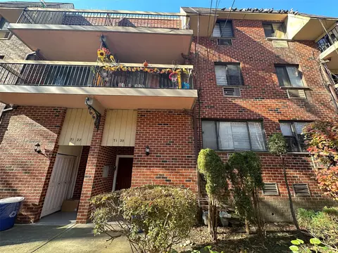 71-20 162 St #1, New York, NY 11364
