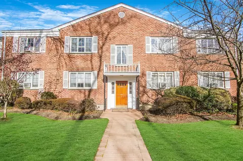 421 W Main St W #95B, Huntington, NY 11743
